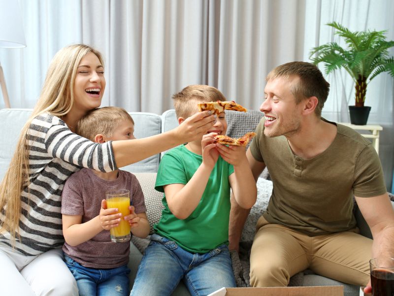 La pinsa perfetta per ogni occasione: dalla serata divano alle cene in famiglia