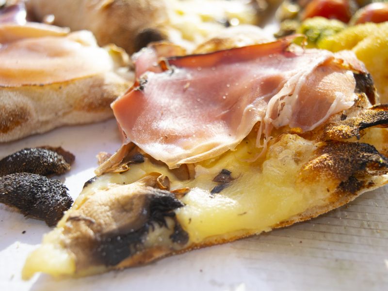 Numeri da record per la pinsa romana: sempre più persone “convertite” alla sua croccantezza